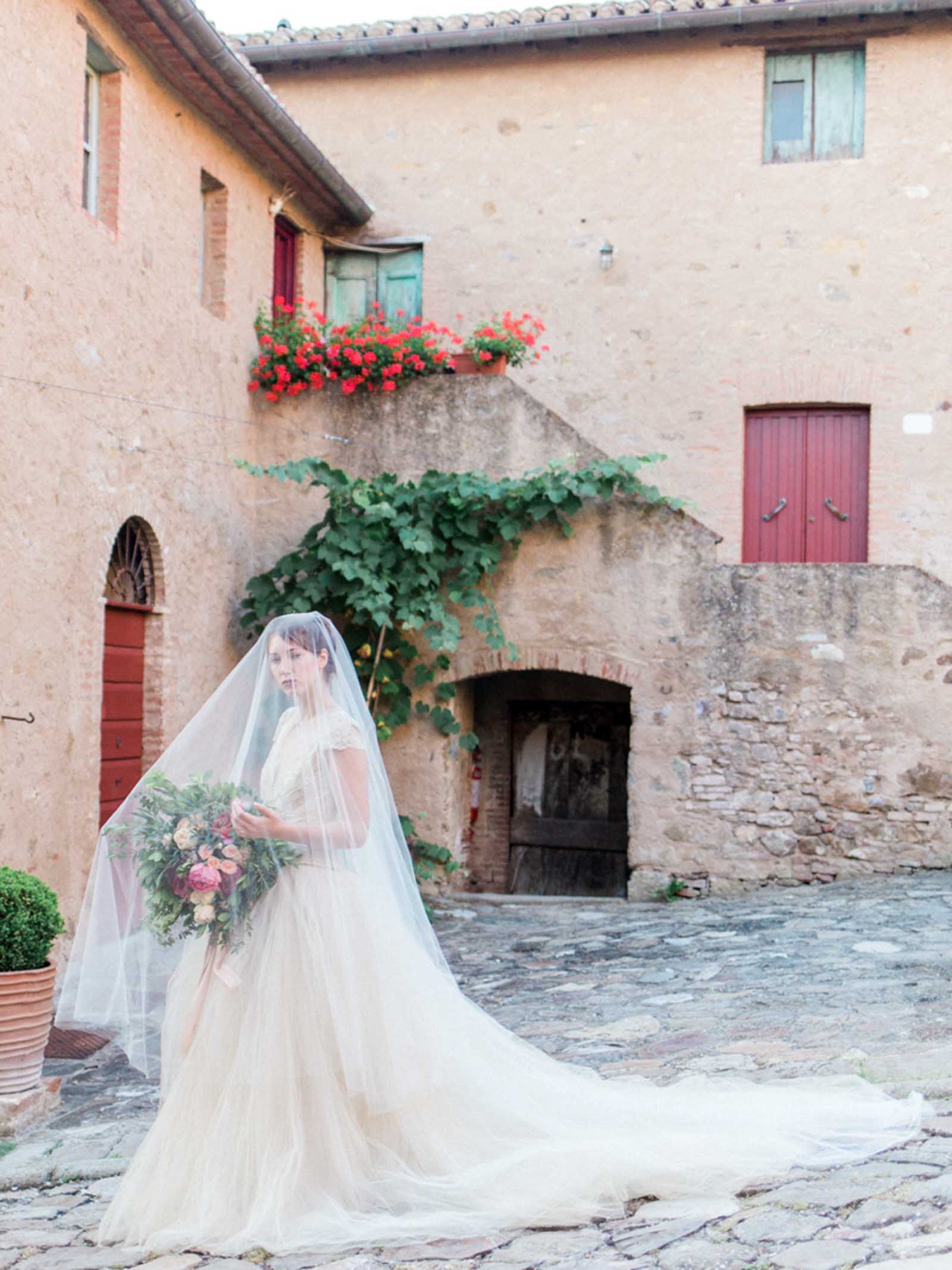 Tuscany Italy Wedding Inspiration | Married Morenos