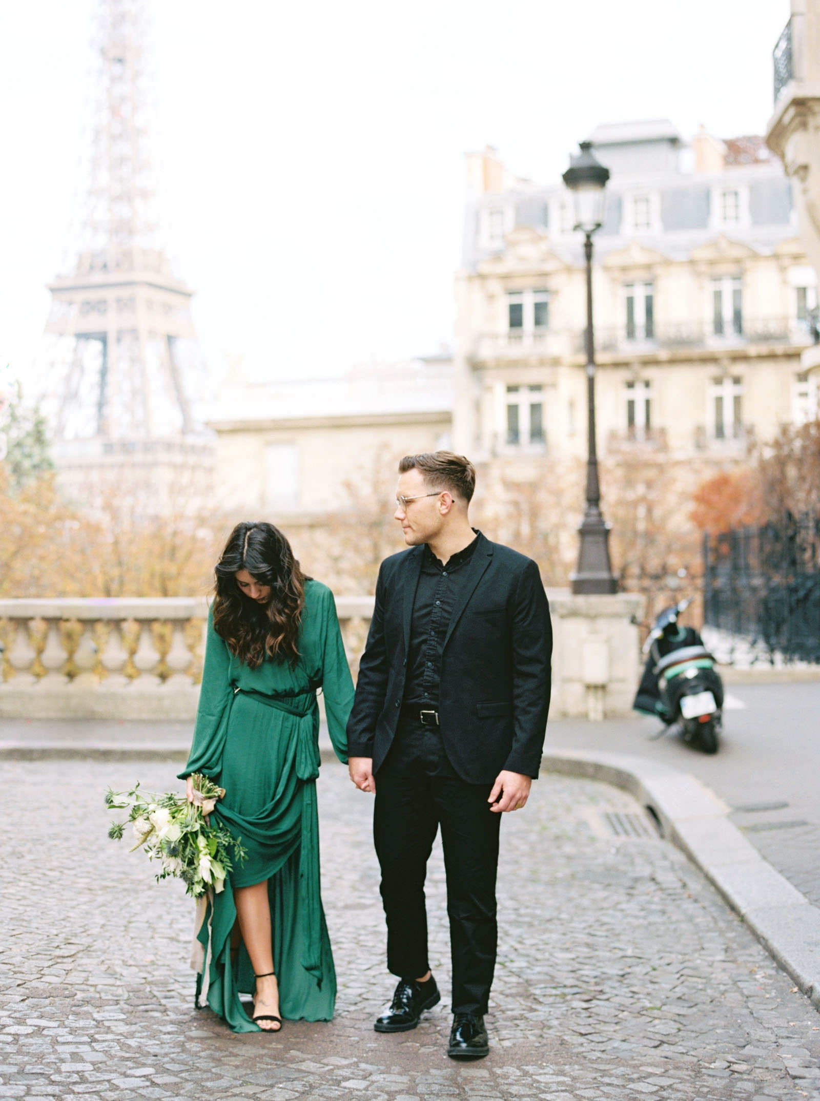 Romantic Engagement Photos - Eiffel Tower - KR Moreno
